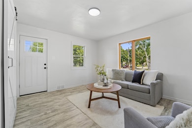 521 E 2nd St, Kimberly, WI 54136 - photo 4