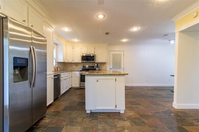 3603 Hummingbird Ln, Alvin, TX 77511 - photo 4