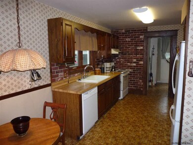 32 Washington Rd, Schenectady, NY 12302 - photo 5