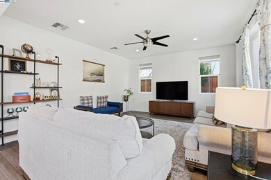 6623 Kittinger Ln, Tracy, CA 95377 - photo 5