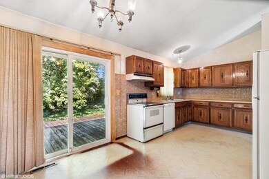 402 N Pioneer Rd, Waukegan, IL 60085 - photo 3