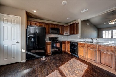 1209 S Spritz Dr, Fayetteville, AR 72701