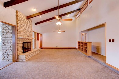 3911 Crescent Dr, Granbury, TX 76049 - photo 5