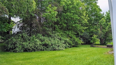 Mature landscaping gives nice privacy