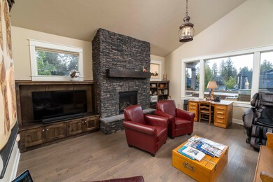 60414 Hedgewood Ln, Bend, OR 97702 - photo 2