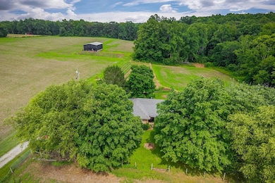 1790 Coon Hunt Rd, Baxter, TN 38544 - photo 2