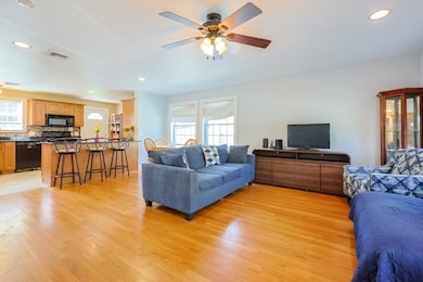 8 Whitins Rd unit A, Sutton, MA 01590 - photo 5