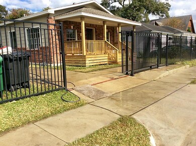 511 Parker Rd, Houston, TX 77076 - photo 2