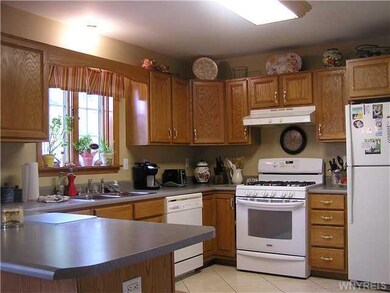 7365 Winbert Dr, North Tonawanda, NY 14120 - photo 6