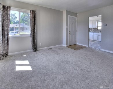 1047 S Macarthur St, Tacoma, WA 98465 - photo 7