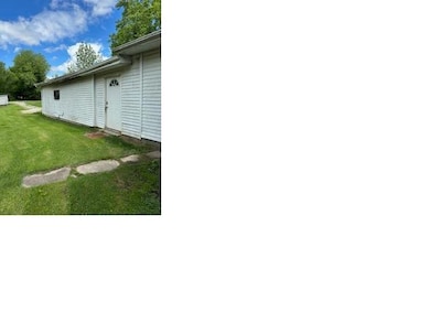 904 E Poplar St, Du Quoin, IL 62832 - photo 3