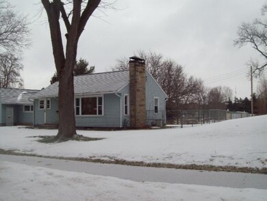 215 Hooker Front Ext2