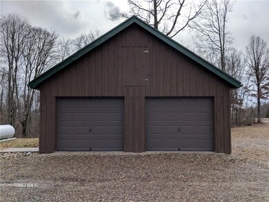 Garage with loft. Concrete floor. 25 x 25.