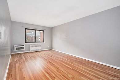 4 Lawrence Dr unit C, White Plains, NY 10603 - photo 3