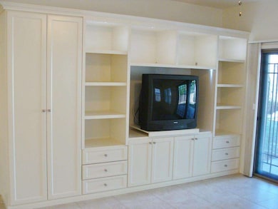 Entertainment center