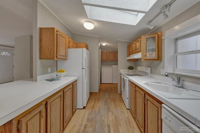 14747 Bluegrass Loop, Sisters, OR 97759 - photo 6