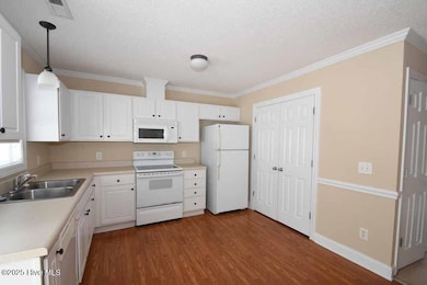 4130 Dudleys Grant Dr unit G, Winterville, NC 28590 - photo 6