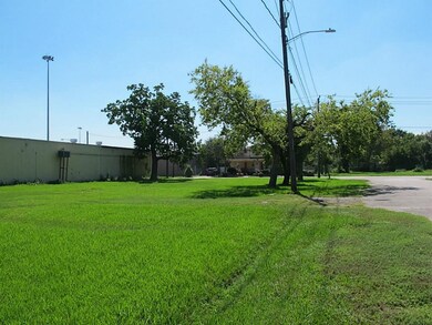 3621 Berkley St, Houston, TX 77087 - photo 3