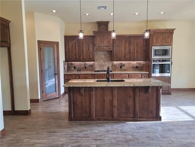 1318 Kimberlin Ln, Tuttle, OK 73089 - photo 4