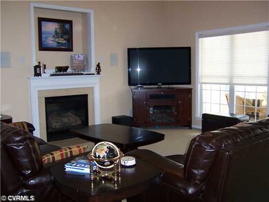 Den/Family/Great Room - Vaulted ceiling, same cust