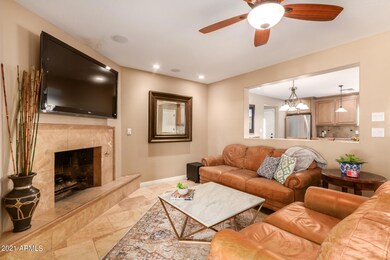 Living Room-Arbor