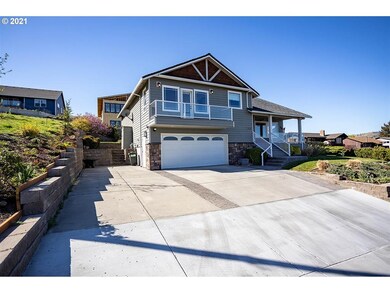2606 E 10th St, the Dalles, OR 97058 - photo 2