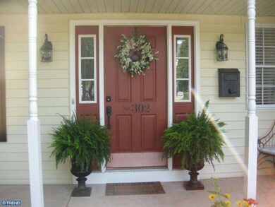 302 S Haverfield Dr, Spring City, PA 19475 - photo 2