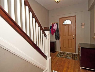 Entry/Foyer.