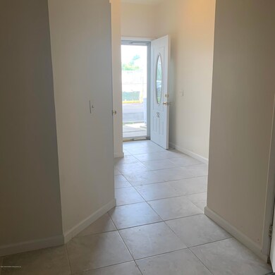 52 Country Dr S, Staten Island, NY 10314 - photo 3