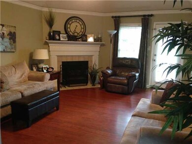 GR with laminate flooring, freshly painted and cro