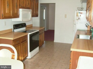 1418 Briarwood Dr, Williamstown, NJ 08094 - photo 3