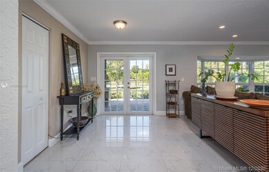 This home has an inviting foyer entry.  Large tast