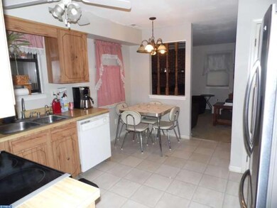 107 Oriole Dr, Swedesboro, NJ 08085 - photo 5