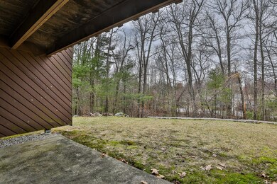 17 Silverton Dr unit U69, Nashua, NH 03062 - photo 5