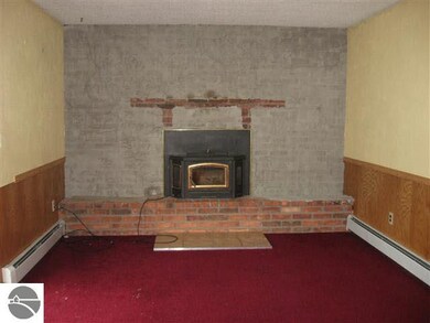 409 Oceana St, Oscoda, MI 48750 - photo 4