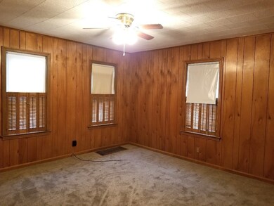 48 W School St unit 1st fl, West Springfield, MA 01089 - photo 5