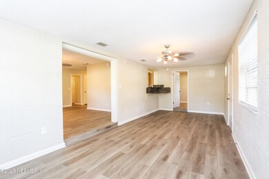 002-photo-living-room-11525007