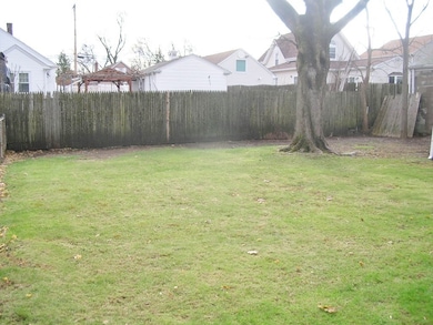 51 Chaplin St, Pawtucket, RI 02861 - photo 3