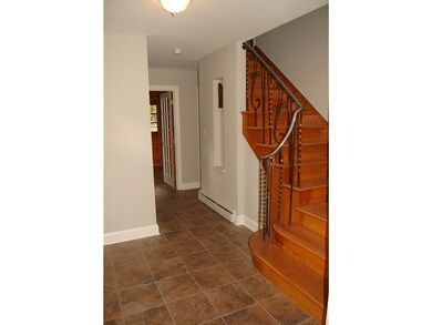 Entry/Foyer.
