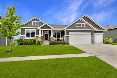 9702 Marnewood Dr, Johnston, IA 50131 - photo 2