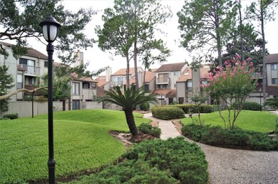 1023 Country Place Dr unit 1023, Houston, TX 77079 - photo 4