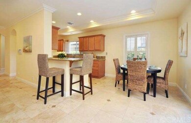 Breakfast Bar and Dining Area
