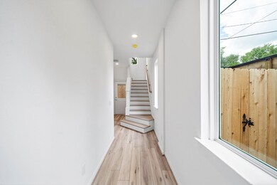 1522 Ojeman Rd unit C, Houston, TX 77055 - photo 3