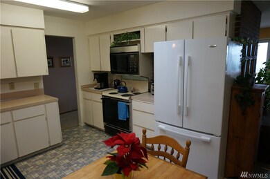 10615 Seaview Dr unit AI, Anderson Island, WA 98303 - photo 4