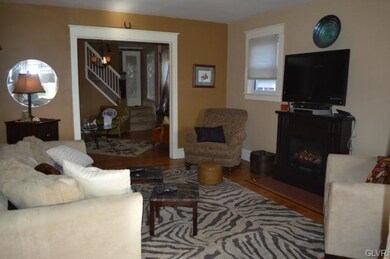 1729 W Greenleaf St, Allentown, PA 18104 - photo 4