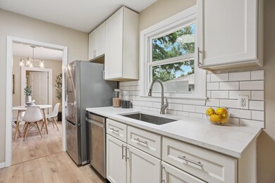 4342 Xenia Ave N, Minneapolis, MN 55422 - photo 3