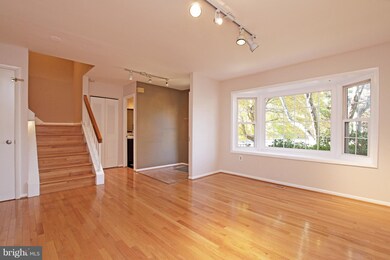 3093 White Birch Ct, Fairfax, VA 22031 - photo 4