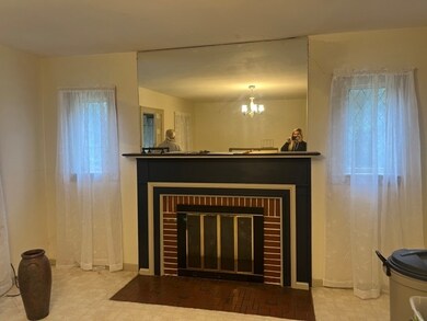 1027 W 10th St, Anderson, IN 46016 - photo 3