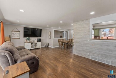 2220 E Sylvan Cir, Brandon, SD 57005 - photo 5
