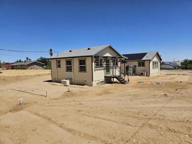 005_Side Yard